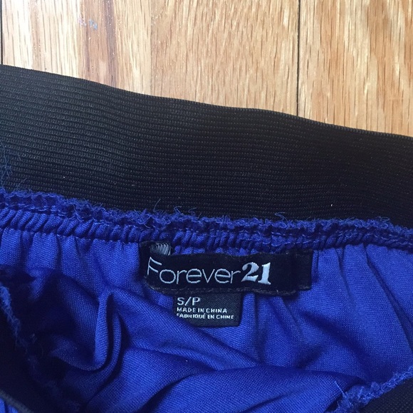 Pleated royal blue skirt - Picture 2 of 2